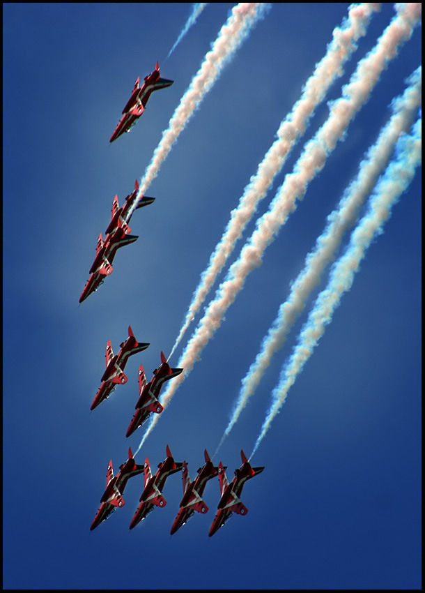 The Red Arrows... podniebne delfinki :).. takie moje skojarzenie ...