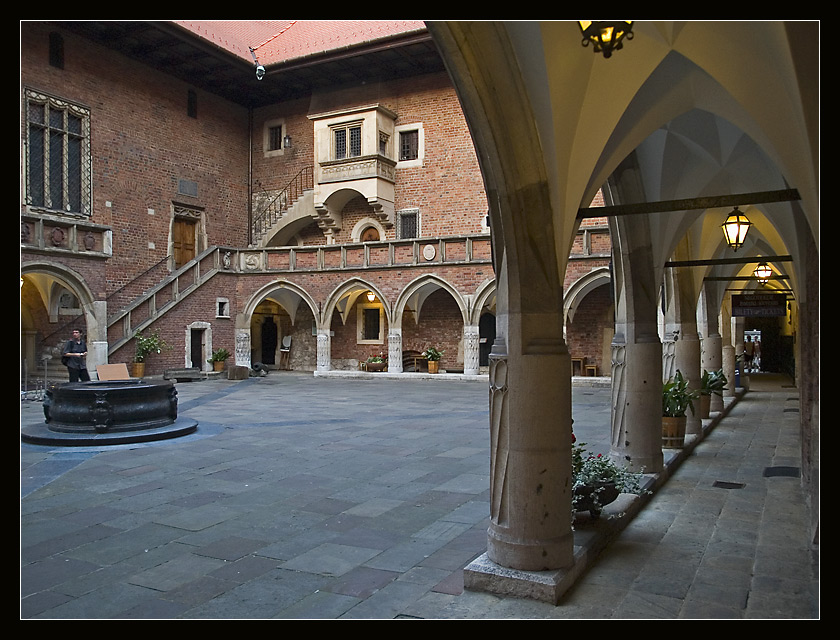 Dziedziniec Collegium Maius UJ - oczywiście w Krakowie.