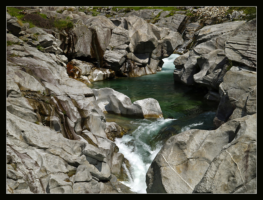 Szwajcaria , dolina Verzasca.