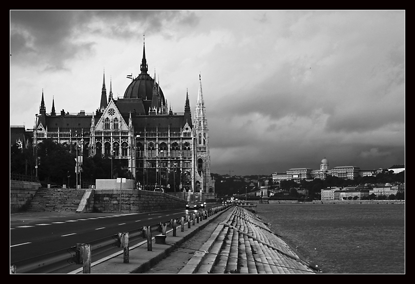 Budapeszt , tuż przed burzą.