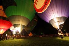 Nocne balonów stawianie....