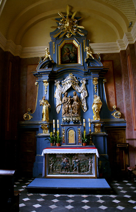 Bernardyński ołtarz boczny.