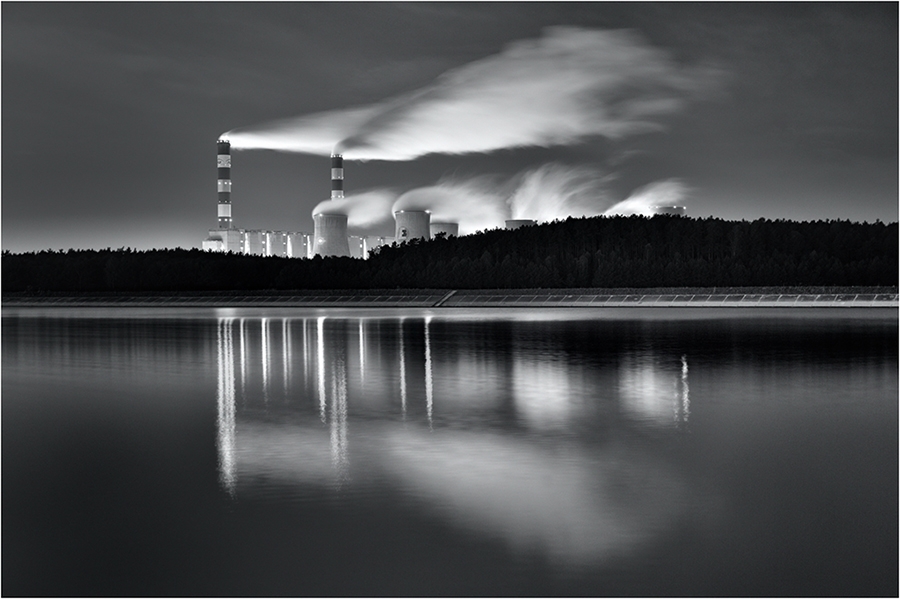 Elektrownia nocą