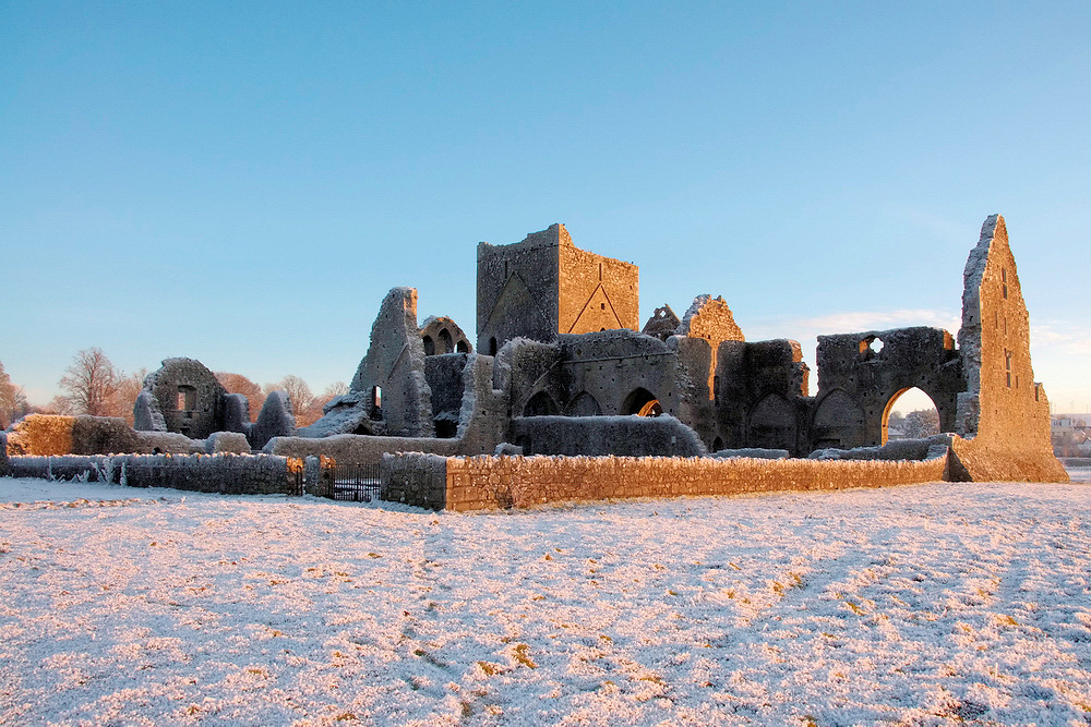 Hore Abbey o zachodzie