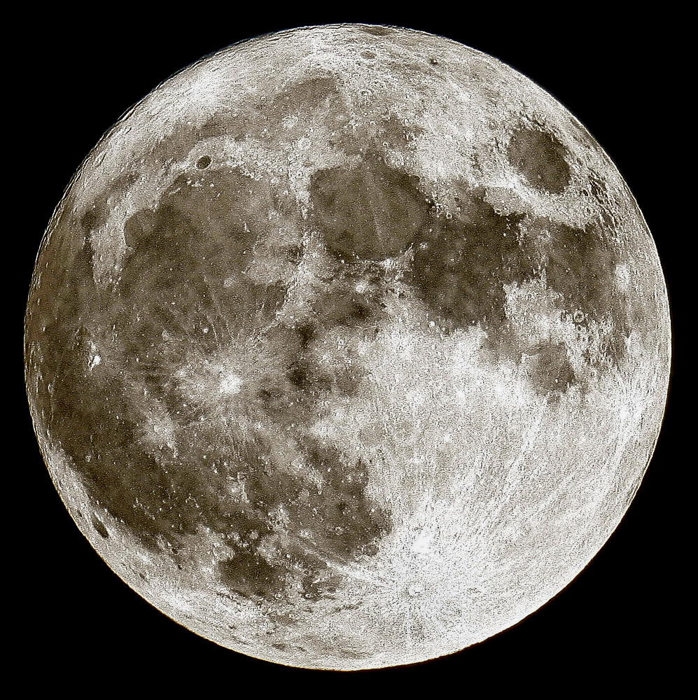 Under the moon of love