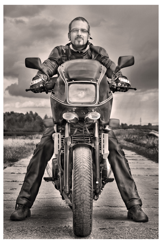 motocyklista 3