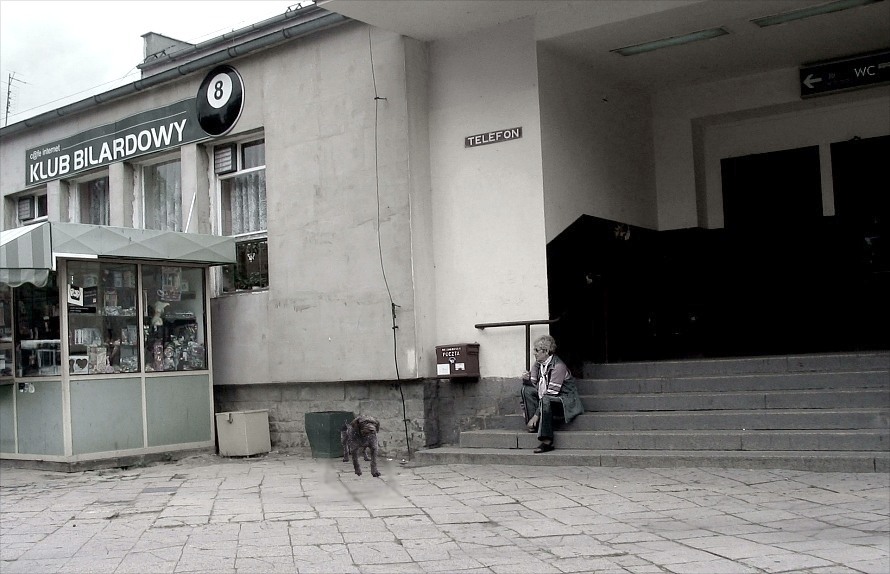 Pani Bila i jej klub - Pod telefonem