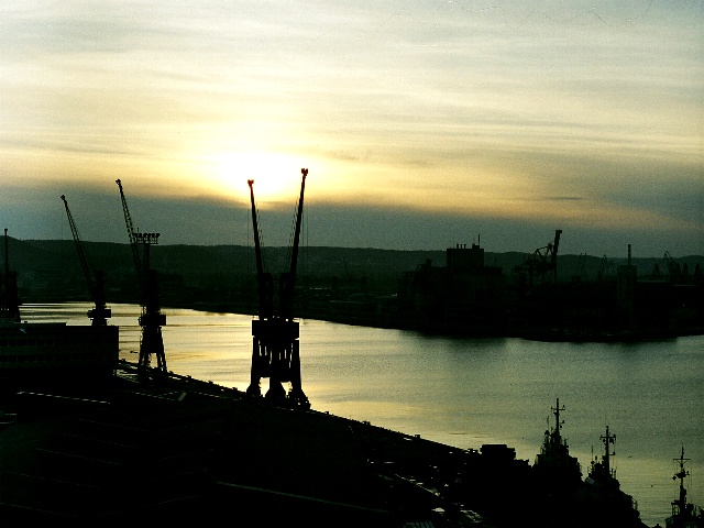 PORT O ZACHODZIE