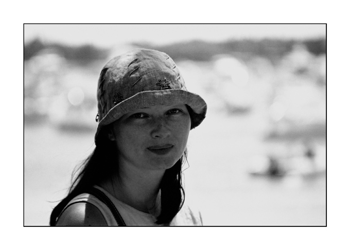 elle sourit sous le soleil