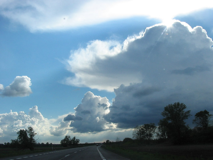 nadciąga...