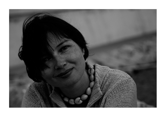 Elle sourit &agrave; Antibes