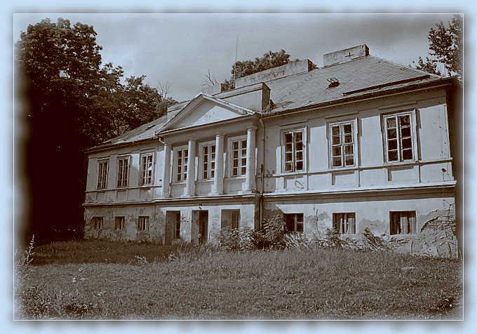 dwór w sarbinowie (front)