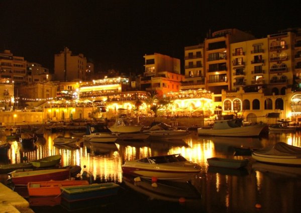 Malta nocą