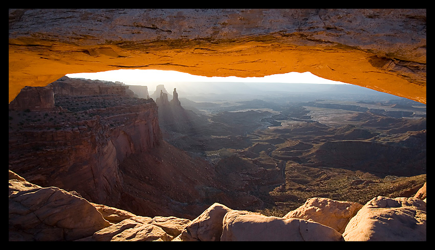 Widok spod Mesa Arch o swicie