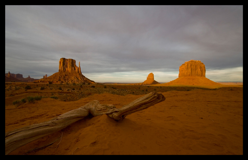 Lapiac chwile swiatla w Monument Valley...