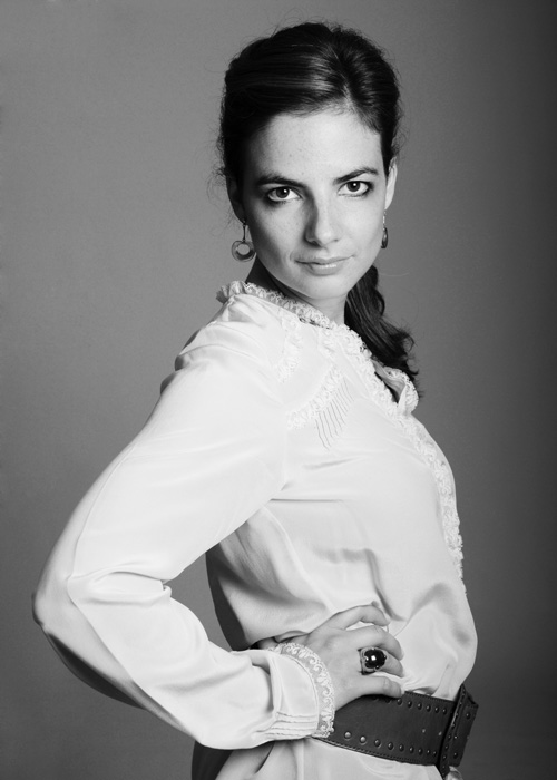 Nicole w odcieniach szrosci
