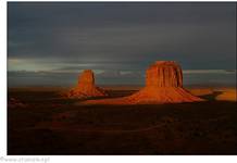 Monument Valley o zachodzie
