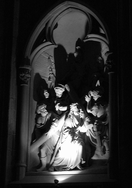 cierpienie zamknięte w ścianie
