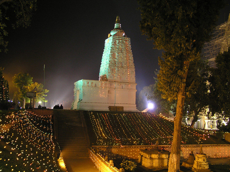 Bodh Gaja by night