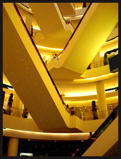 dom handlowy z oceanarium - Bangkok-Tajlandia