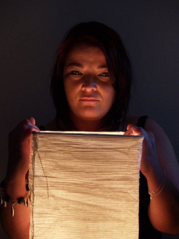 Portret z lampą