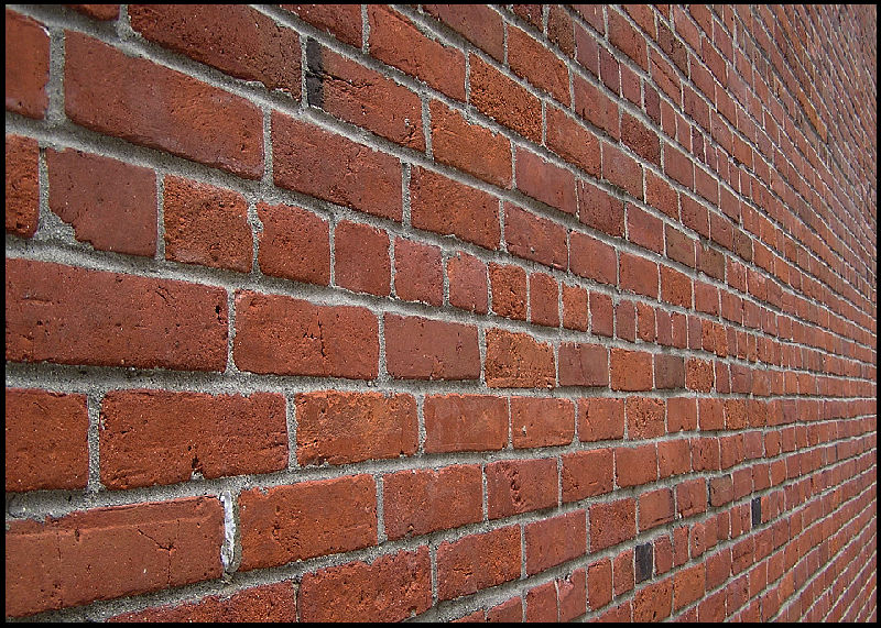 pod ścianą ...