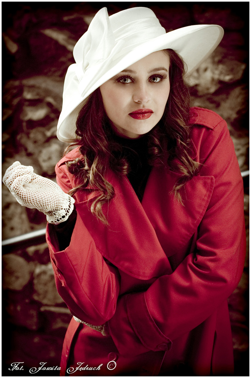 madame in red