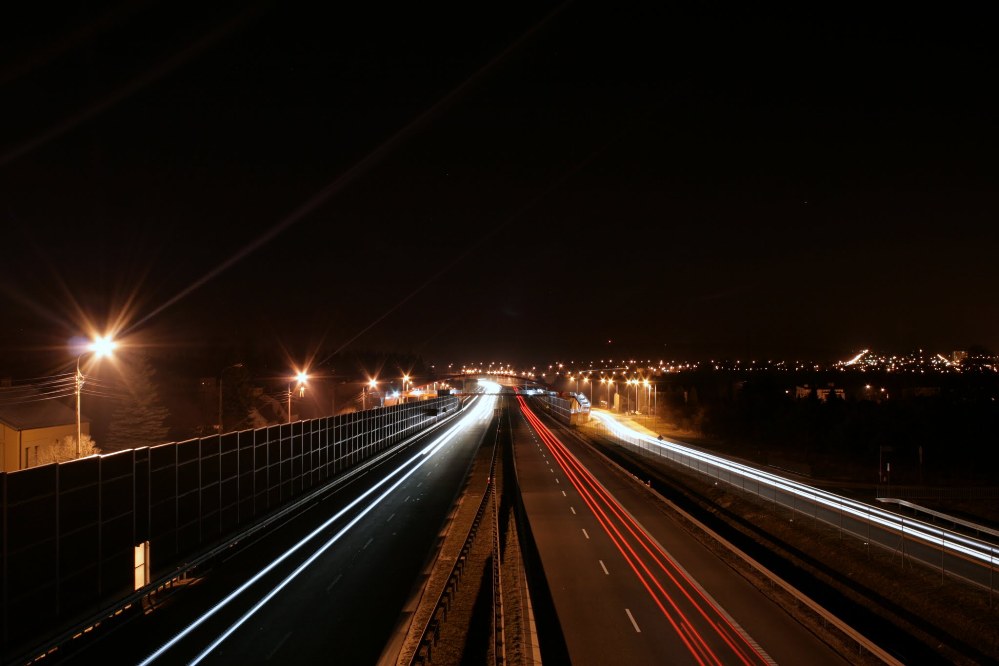 E7 nocą