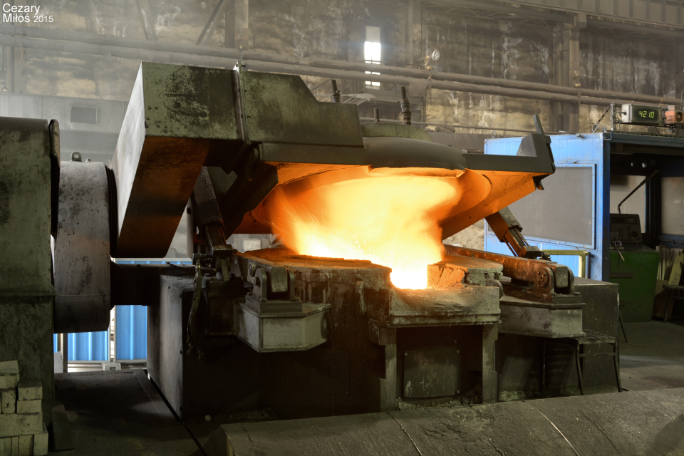 Odlewnia Żeliwa Zawiercie - topialnia indukcyjna. / Cast Iron Foundry Zawiercie - induction furnace.
