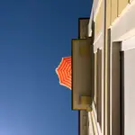 >>>