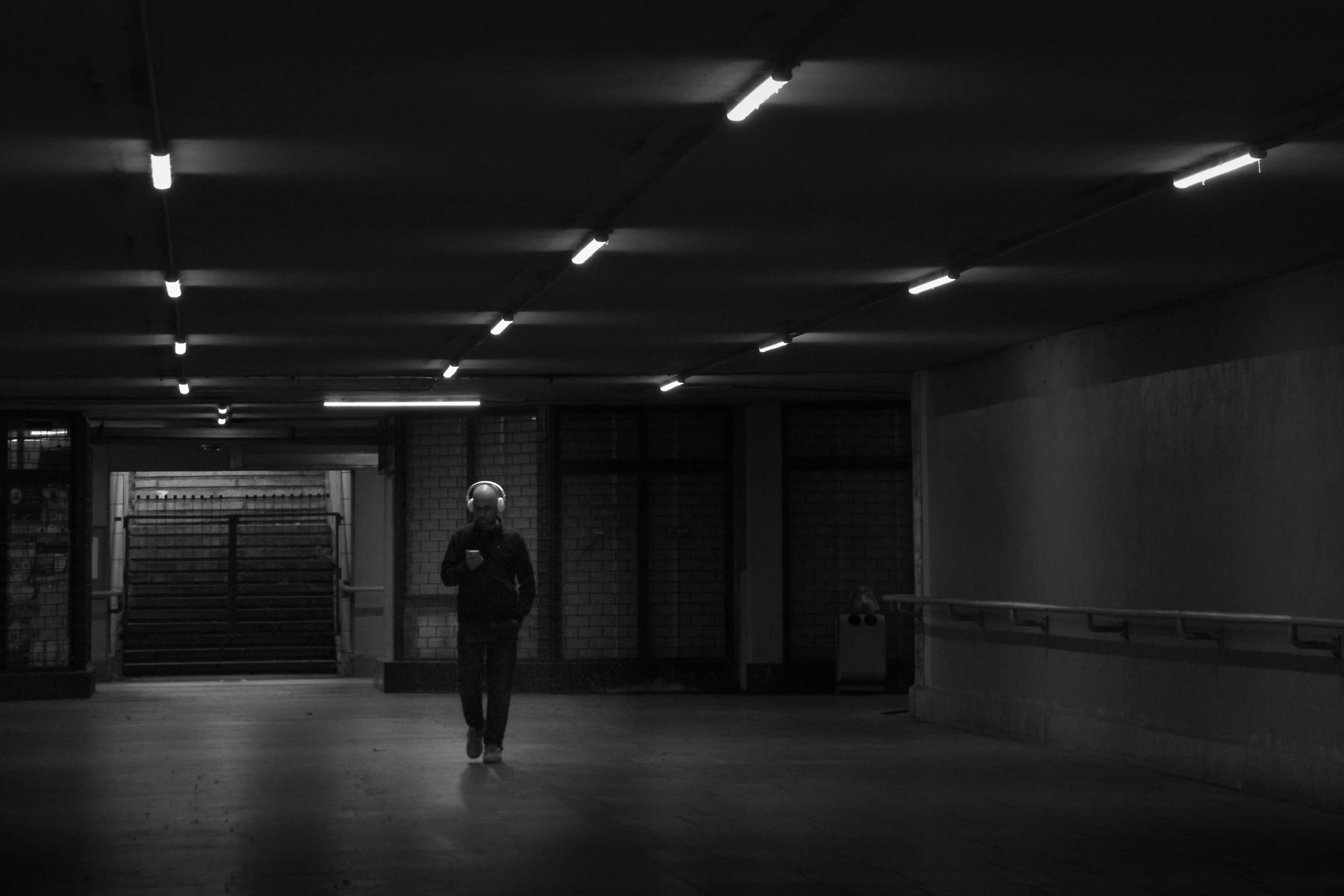Pod powierzchnią 6/6.