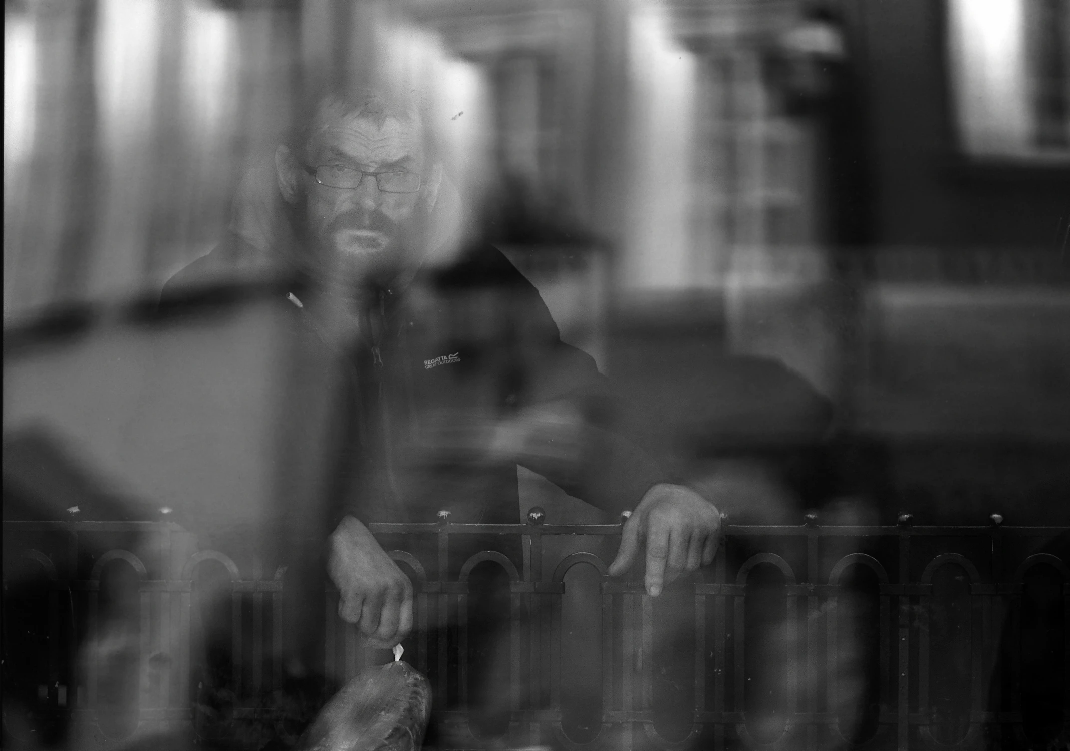 OPOWIEŚCI ZZA SZYBY