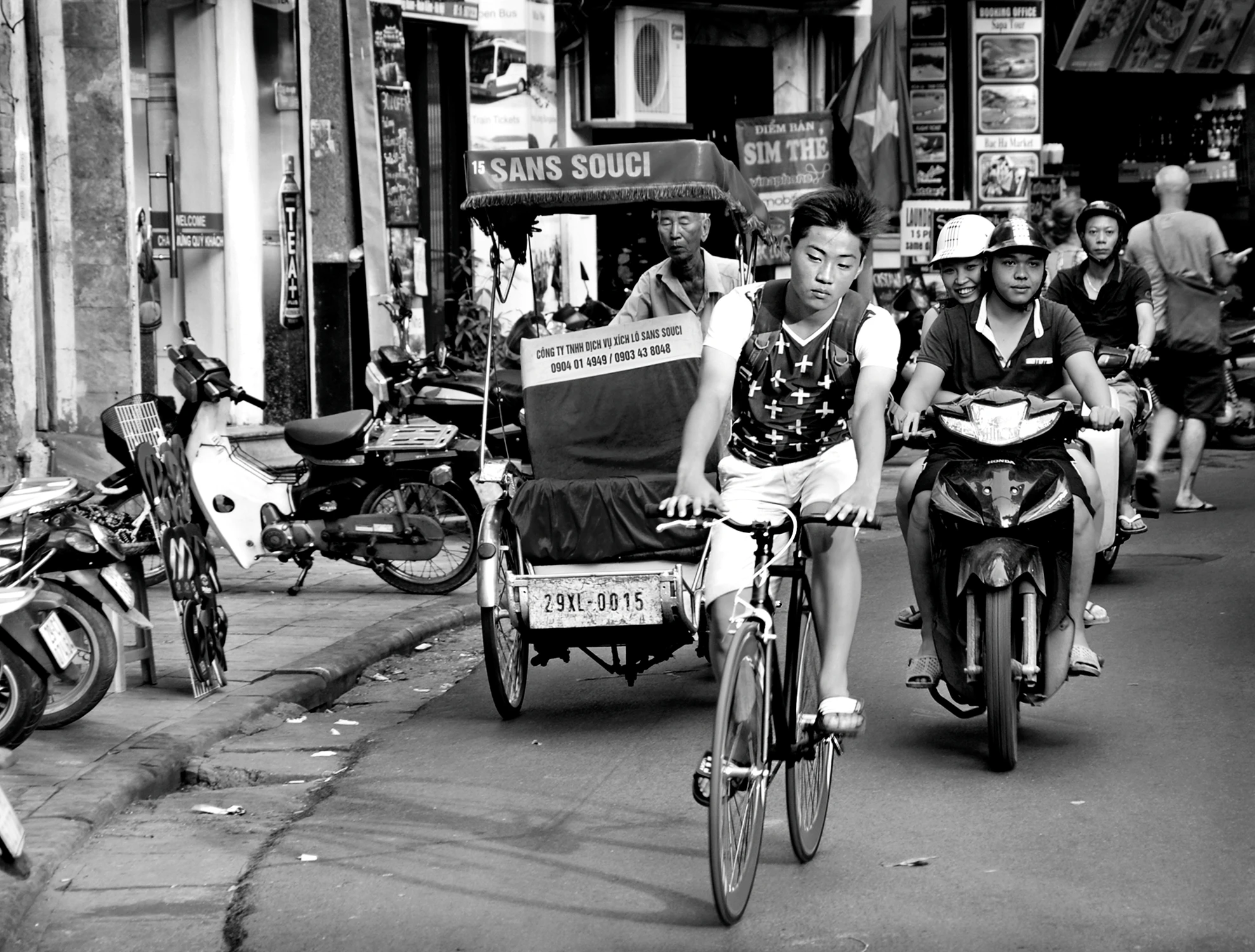 TOUR DE HANOI