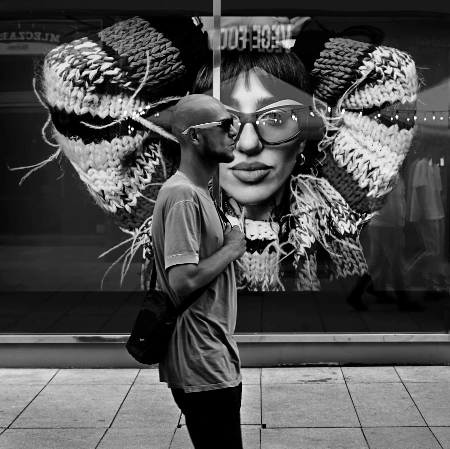 MEN SELDOM MAKE PASSES AT GIRLS WHO WEAR GLASSES