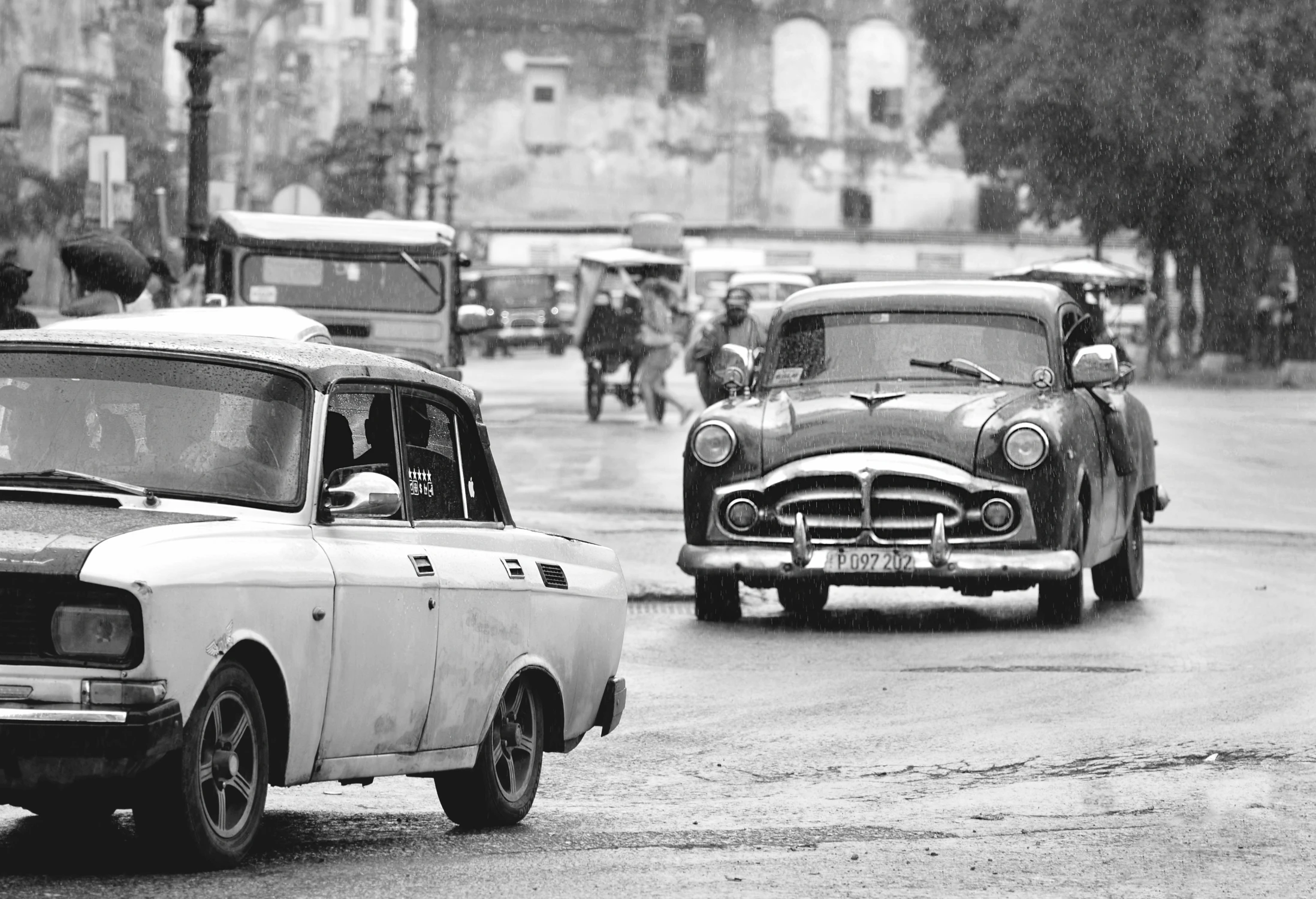 CZASEM SŁOŃCE, CZASEM DESZCZ