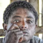 .Świat w jego oczach .Portret w jednej z chat przy wodospadach Nilu