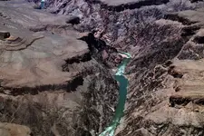 na dnie  płynie Kolorado