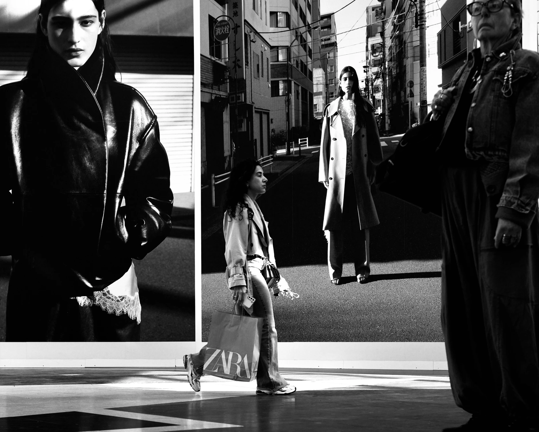 ...jeden kadr, cztery historie