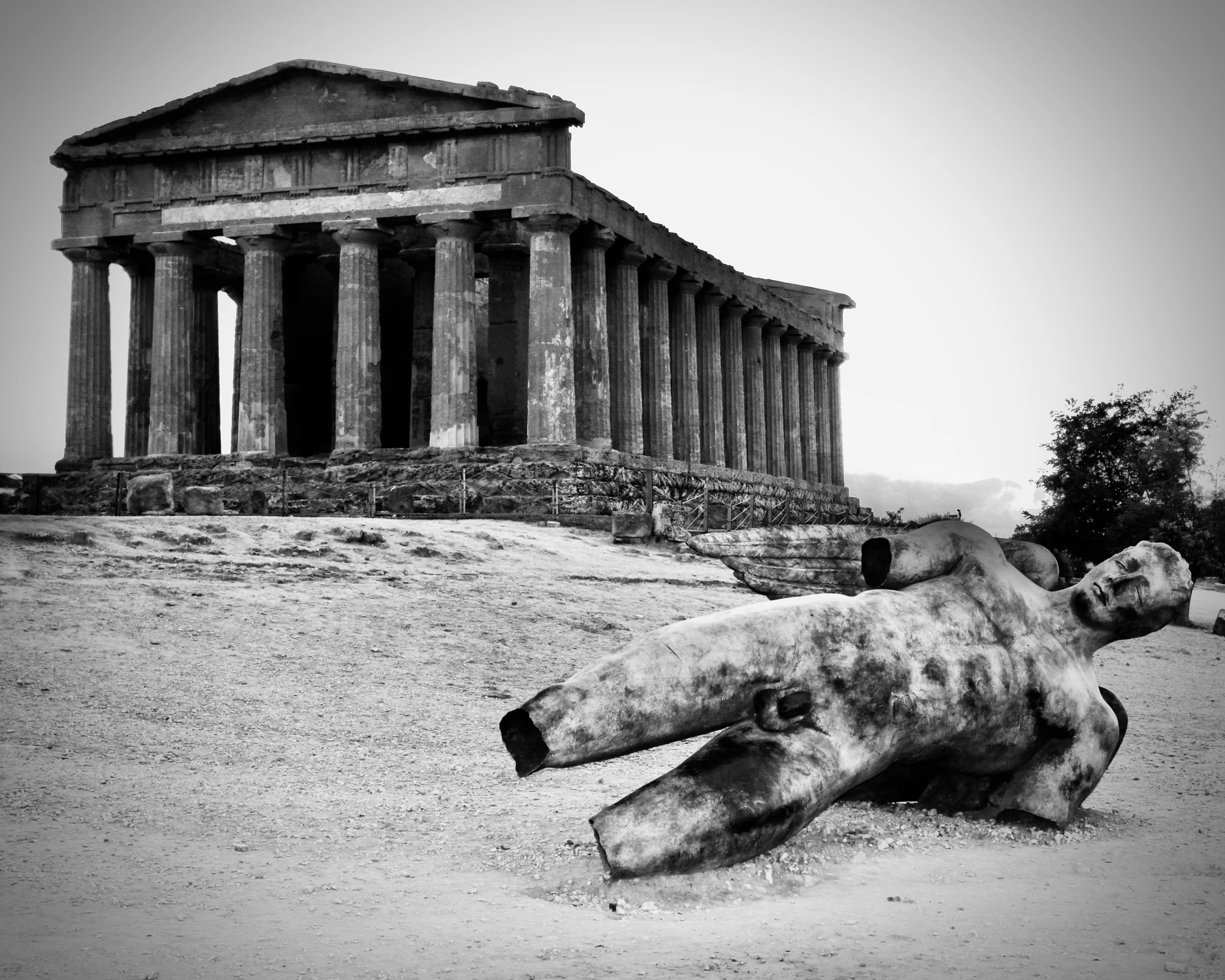 Monochrome Memories 
