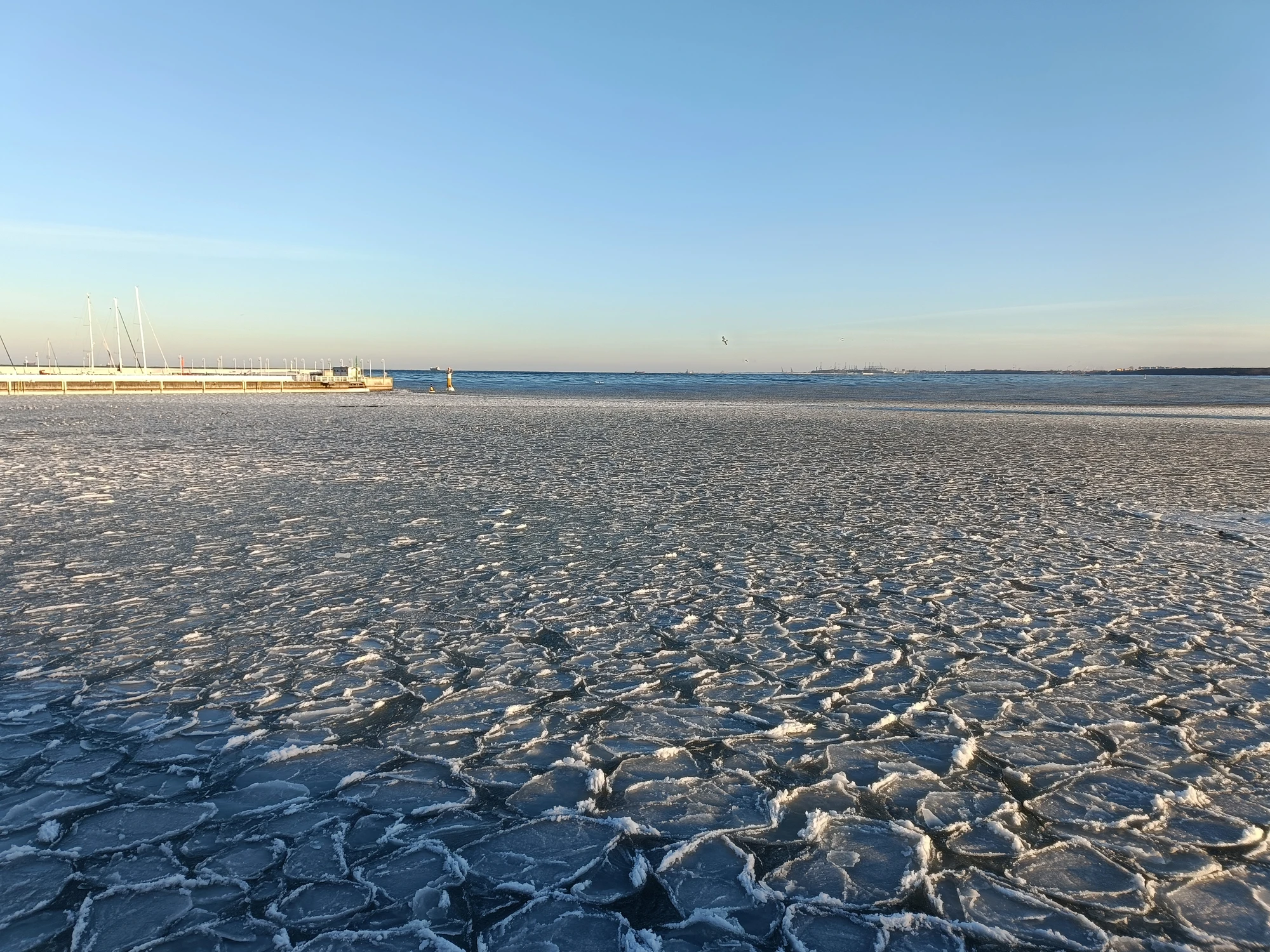 Podróże - Sopot - Zamarznięte morze Bałtyckie