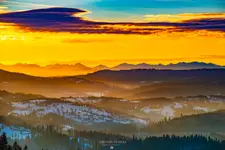 Wschód słońca z góry Ochodzita w Koniakowie