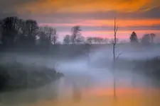 Świt nad rzeką