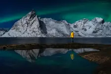 W blasku księżyca i zorzy polarnej