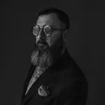 portret w sandałach