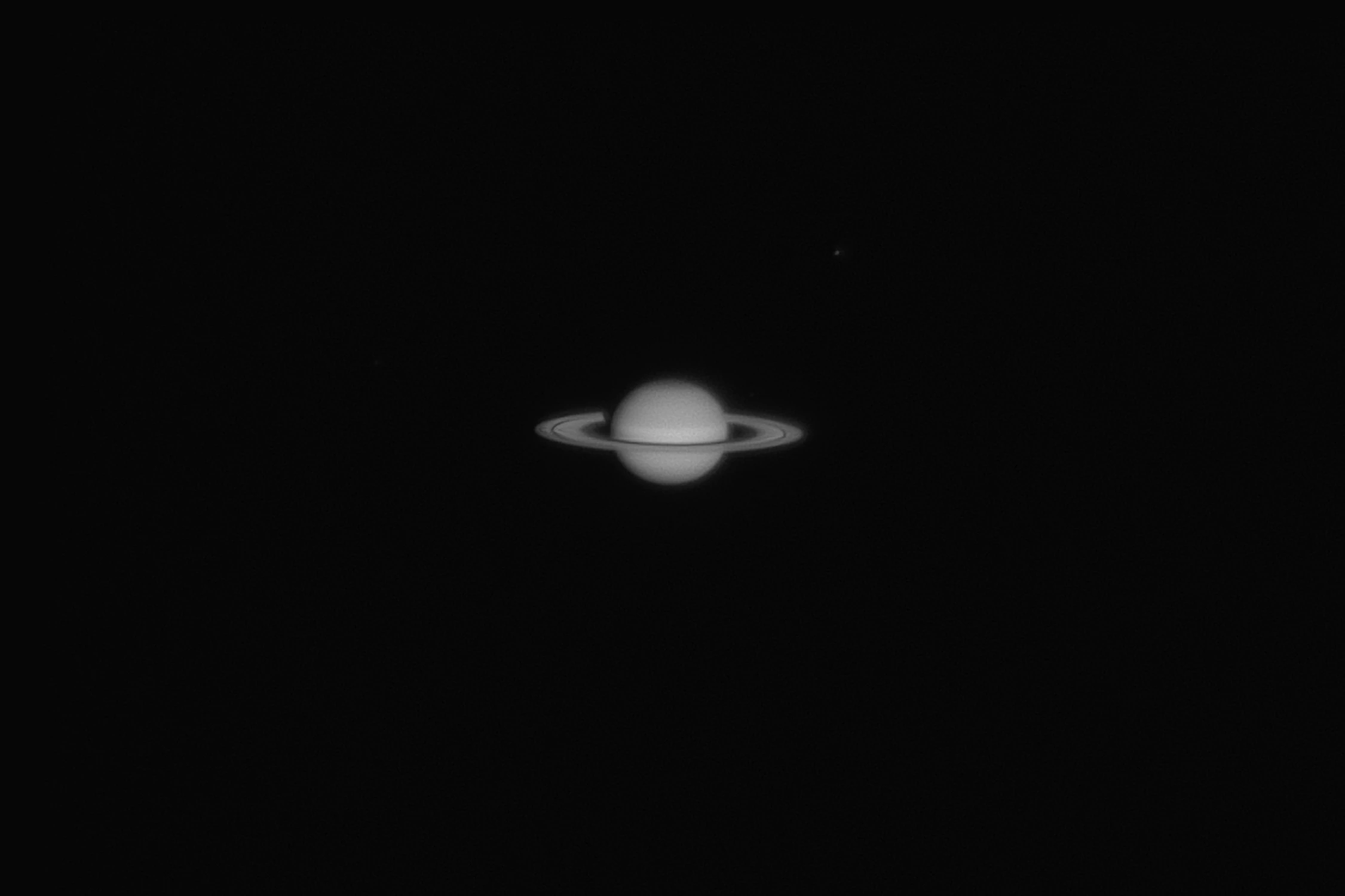 Lipcowy Saturn