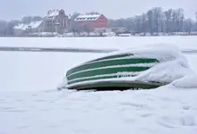 Nad jeziorem zimową porą