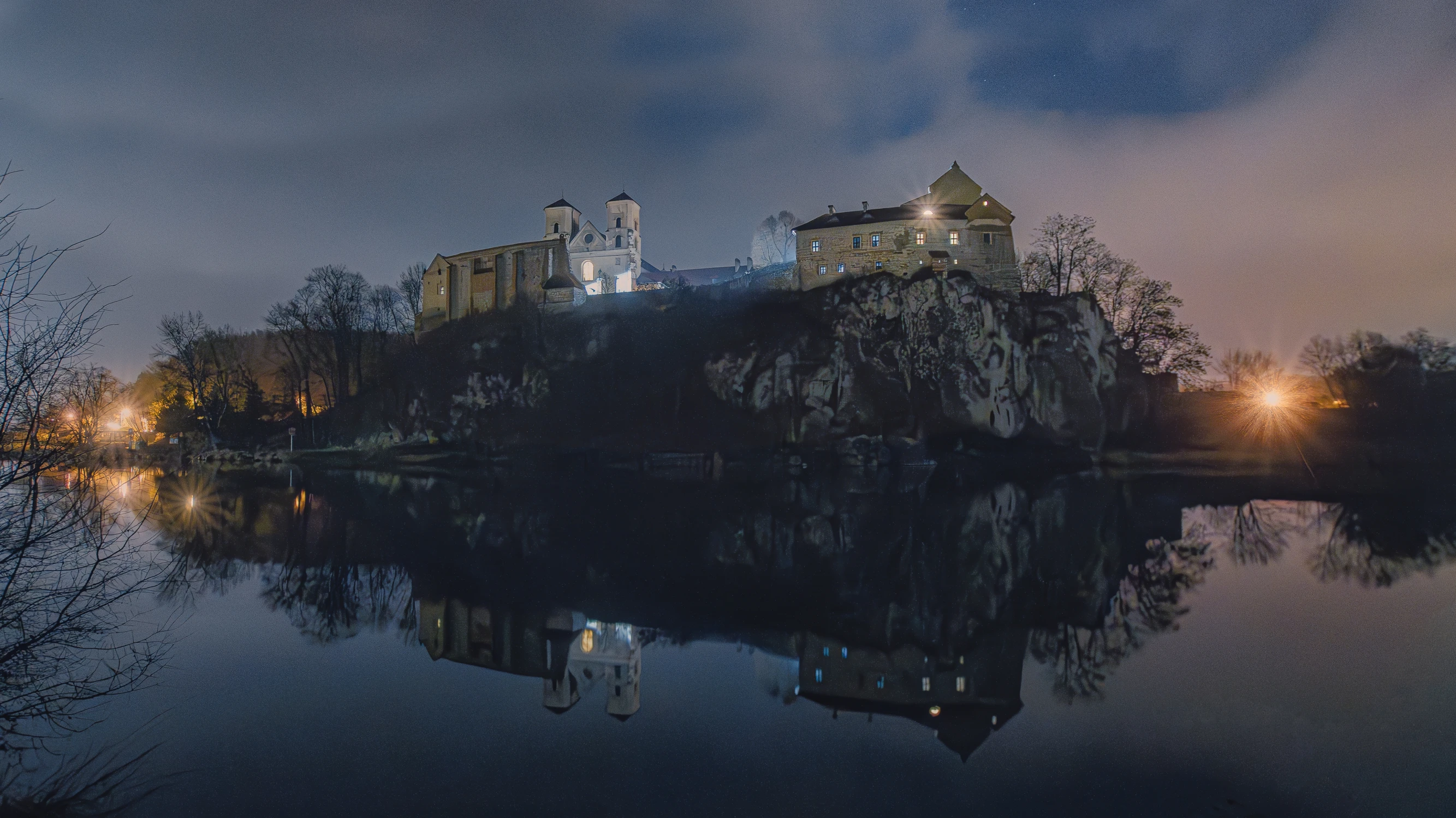 Opactwo nocą