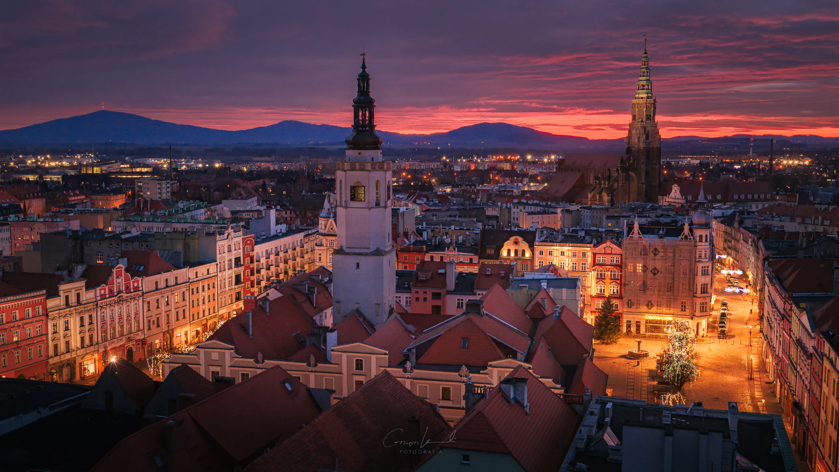 Świdnicki Rynek na pograniczy nocy i dnia