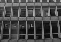 niepewnie przez miasto