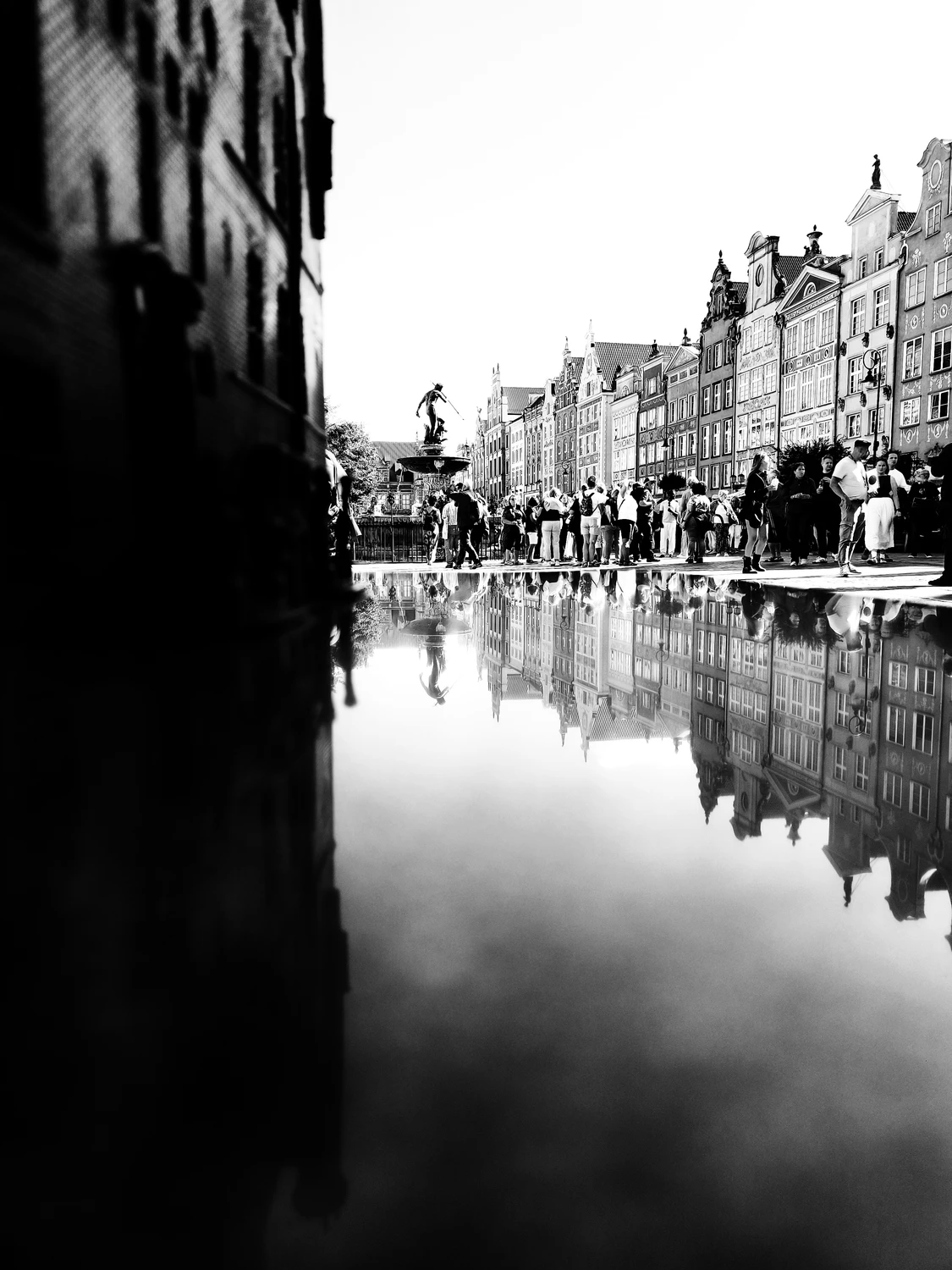 Gdańsk, tłumy i fontanna Neptuna 